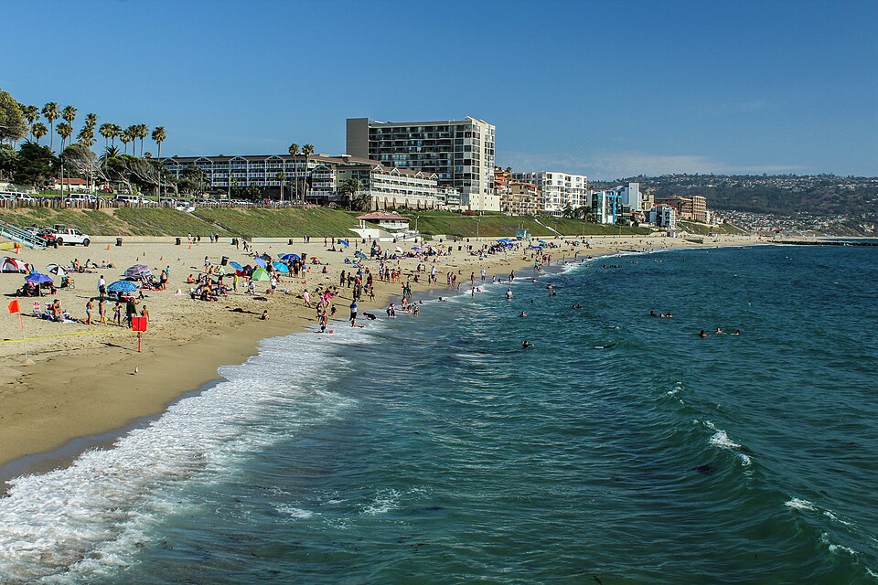 Wide view of the Redondo Beach shoreline, ocean, and coastal landscape in Southern California